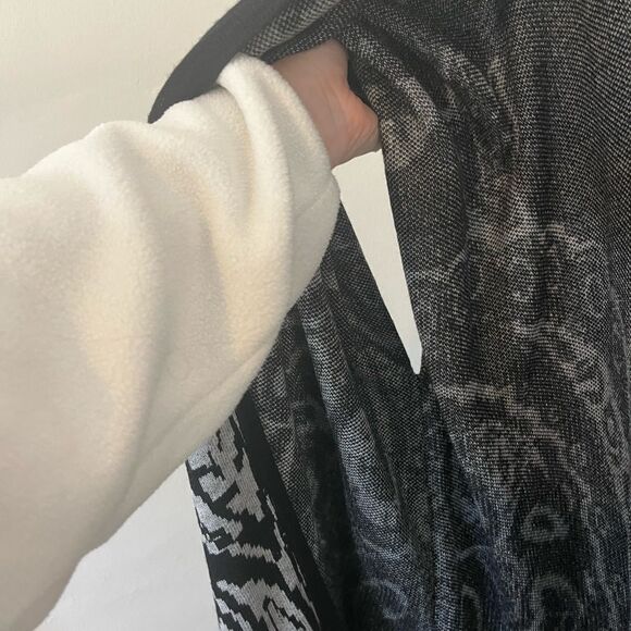 Left on Houston Wool Blend Shawl Poncho Kimono Black and White Size XS/S - Picture 5 of 10